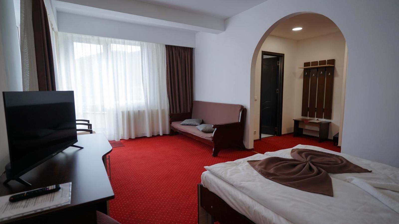 Vila Trandafirul Si Liliacul Hotel Caciulata Ngoại thất bức ảnh