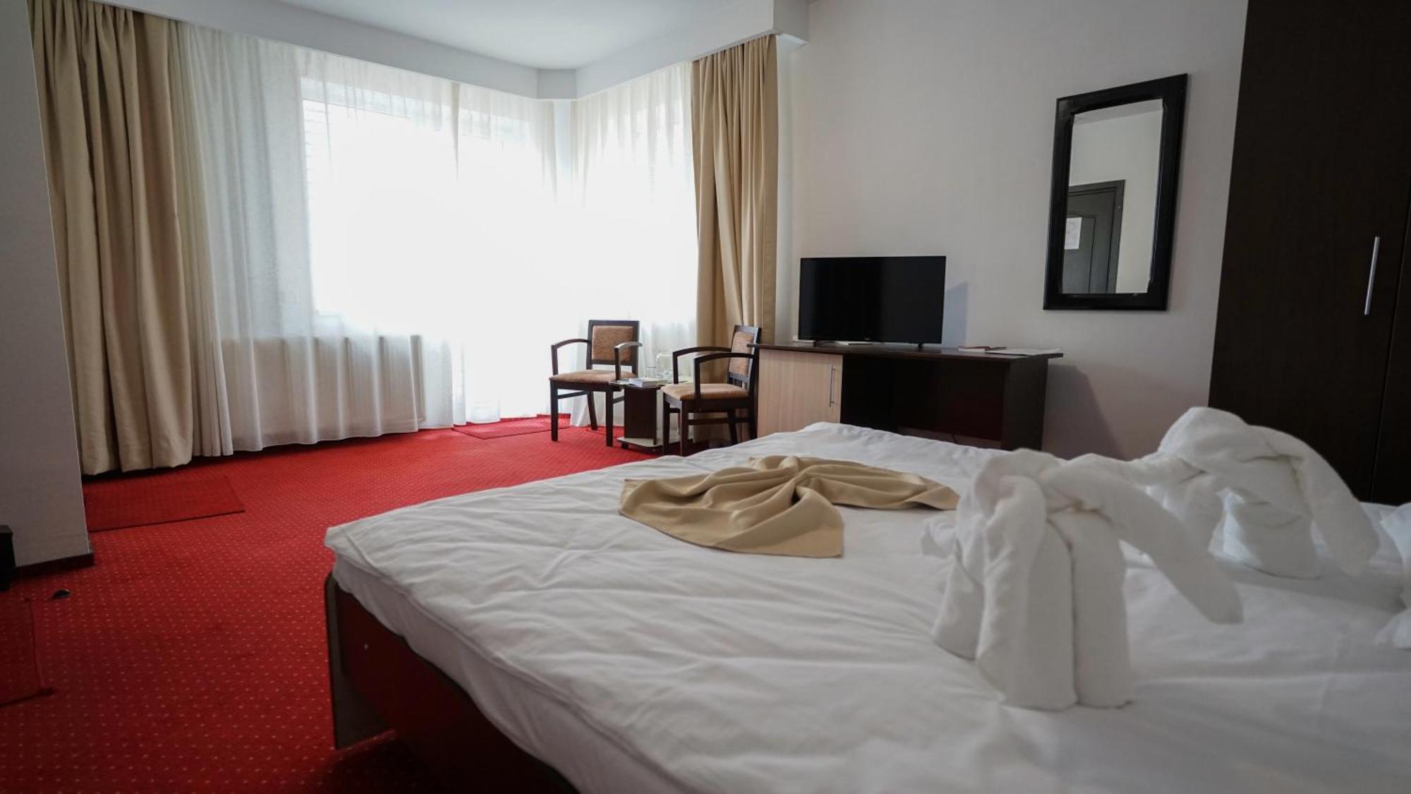 Vila Trandafirul Si Liliacul Hotel Caciulata Ngoại thất bức ảnh