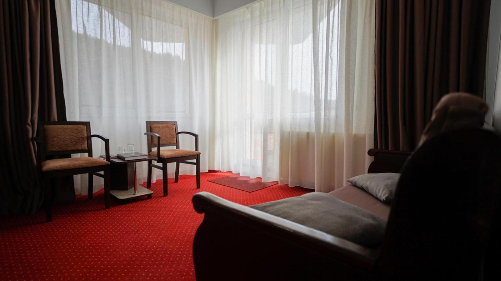 Vila Trandafirul Si Liliacul Hotel Caciulata Ngoại thất bức ảnh