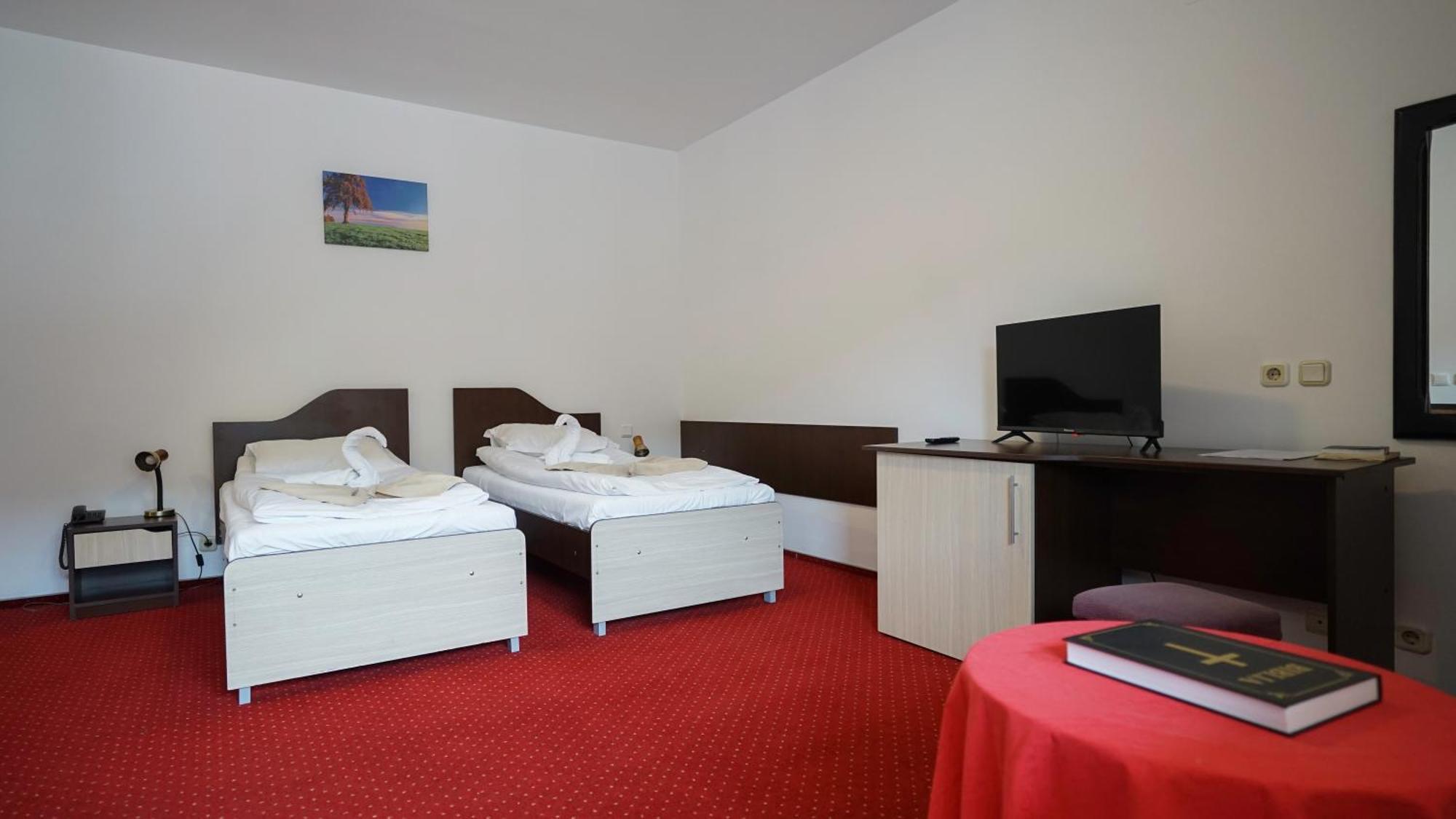 Vila Trandafirul Si Liliacul Hotel Caciulata Ngoại thất bức ảnh