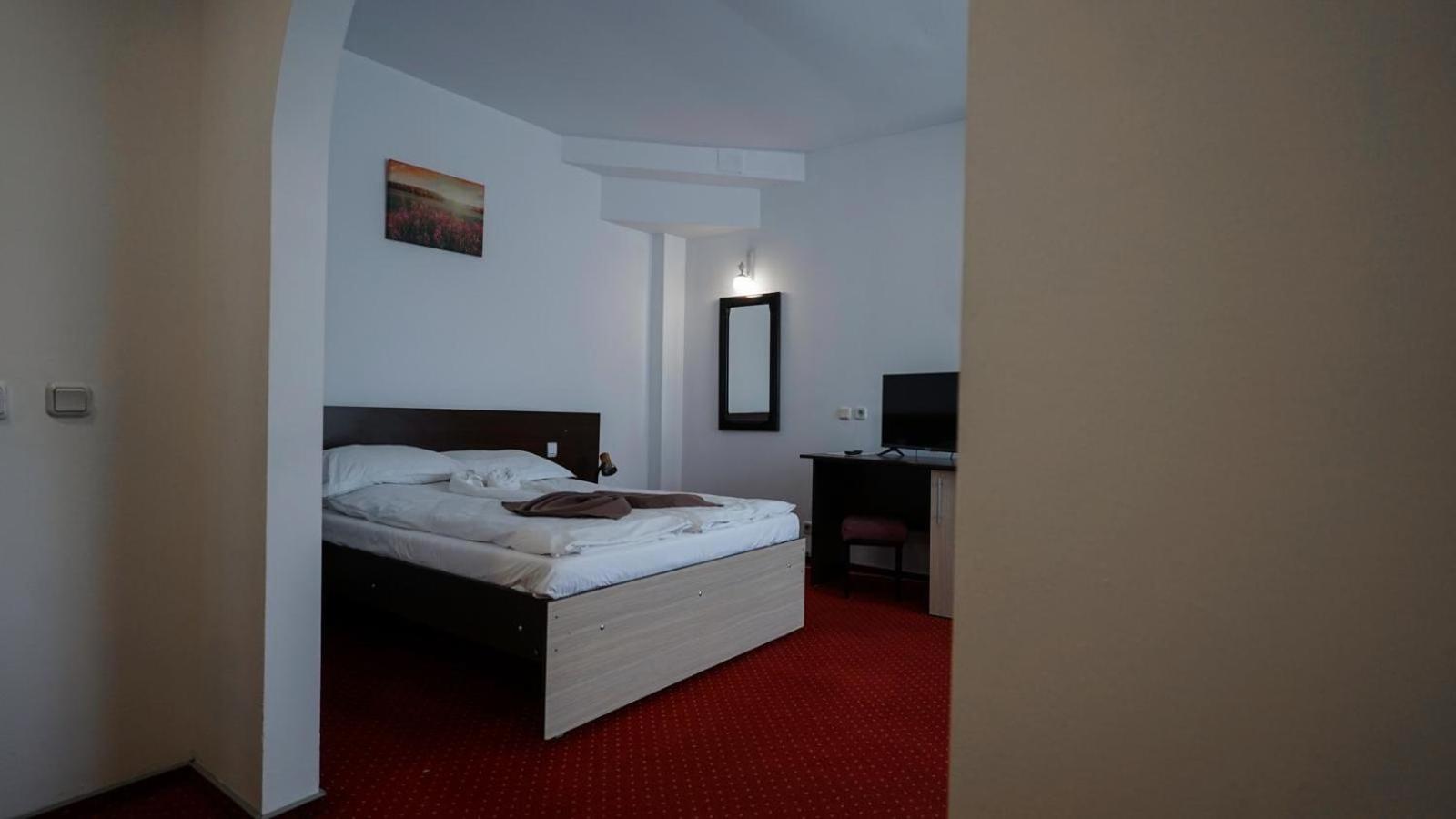 Vila Trandafirul Si Liliacul Hotel Caciulata Ngoại thất bức ảnh
