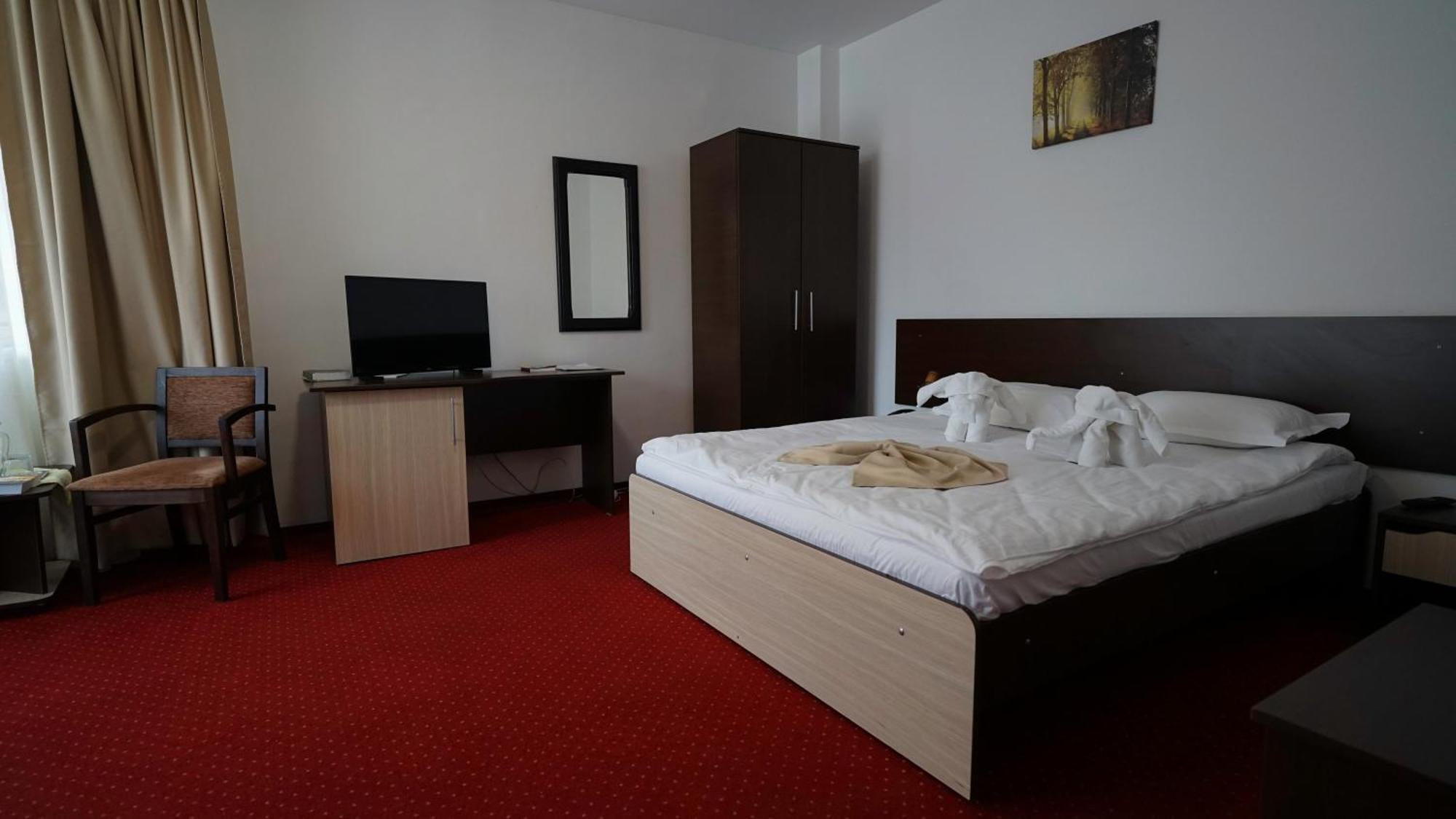 Vila Trandafirul Si Liliacul Hotel Caciulata Ngoại thất bức ảnh