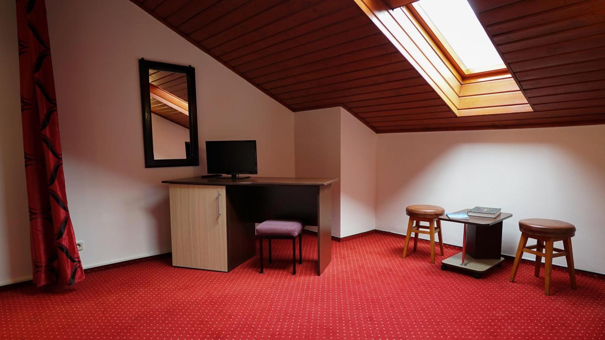 Vila Trandafirul Si Liliacul Hotel Caciulata Ngoại thất bức ảnh