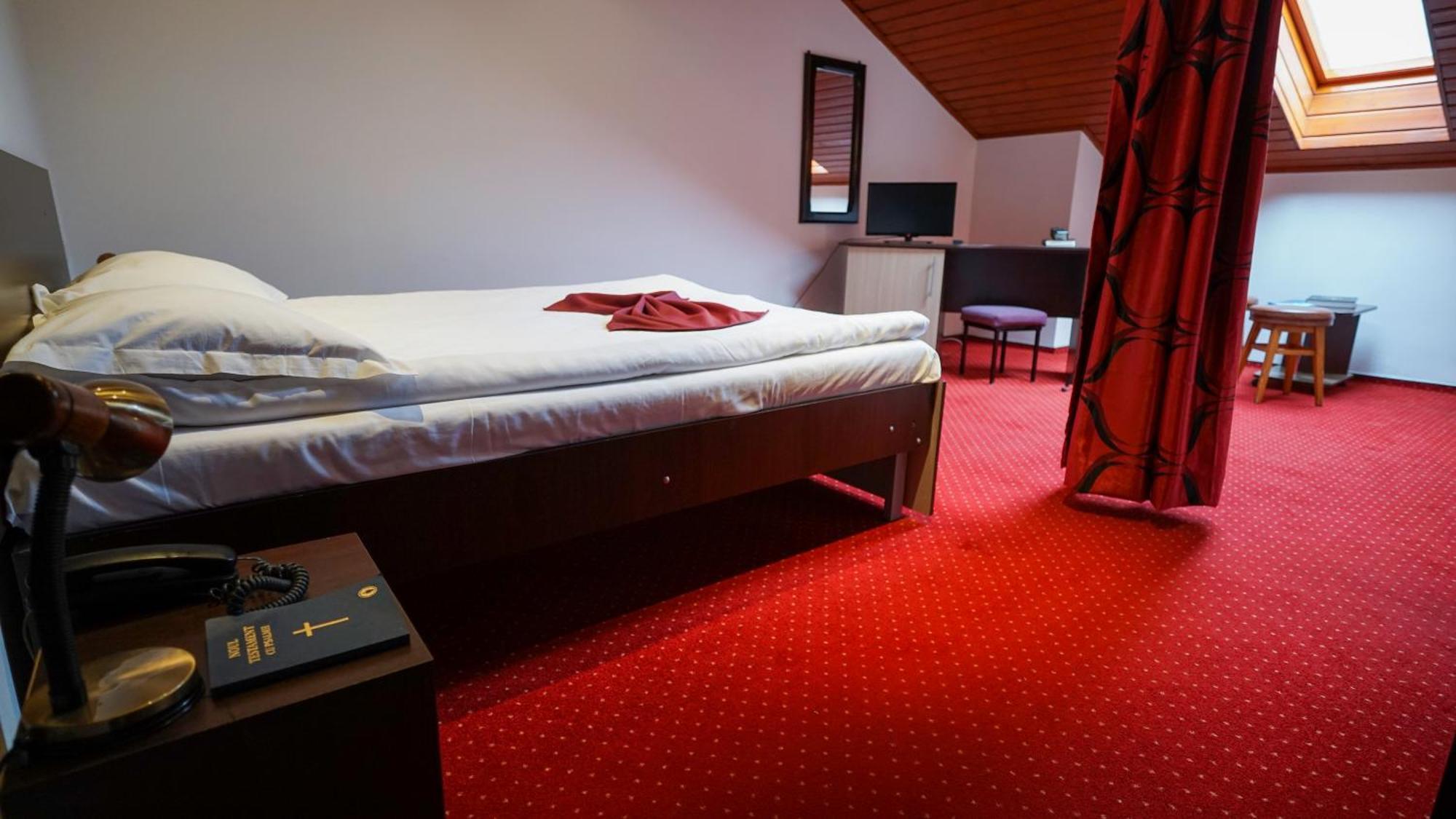 Vila Trandafirul Si Liliacul Hotel Caciulata Ngoại thất bức ảnh