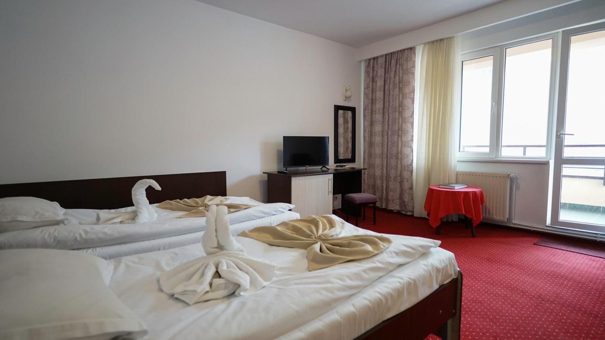 Vila Trandafirul Si Liliacul Hotel Caciulata Ngoại thất bức ảnh