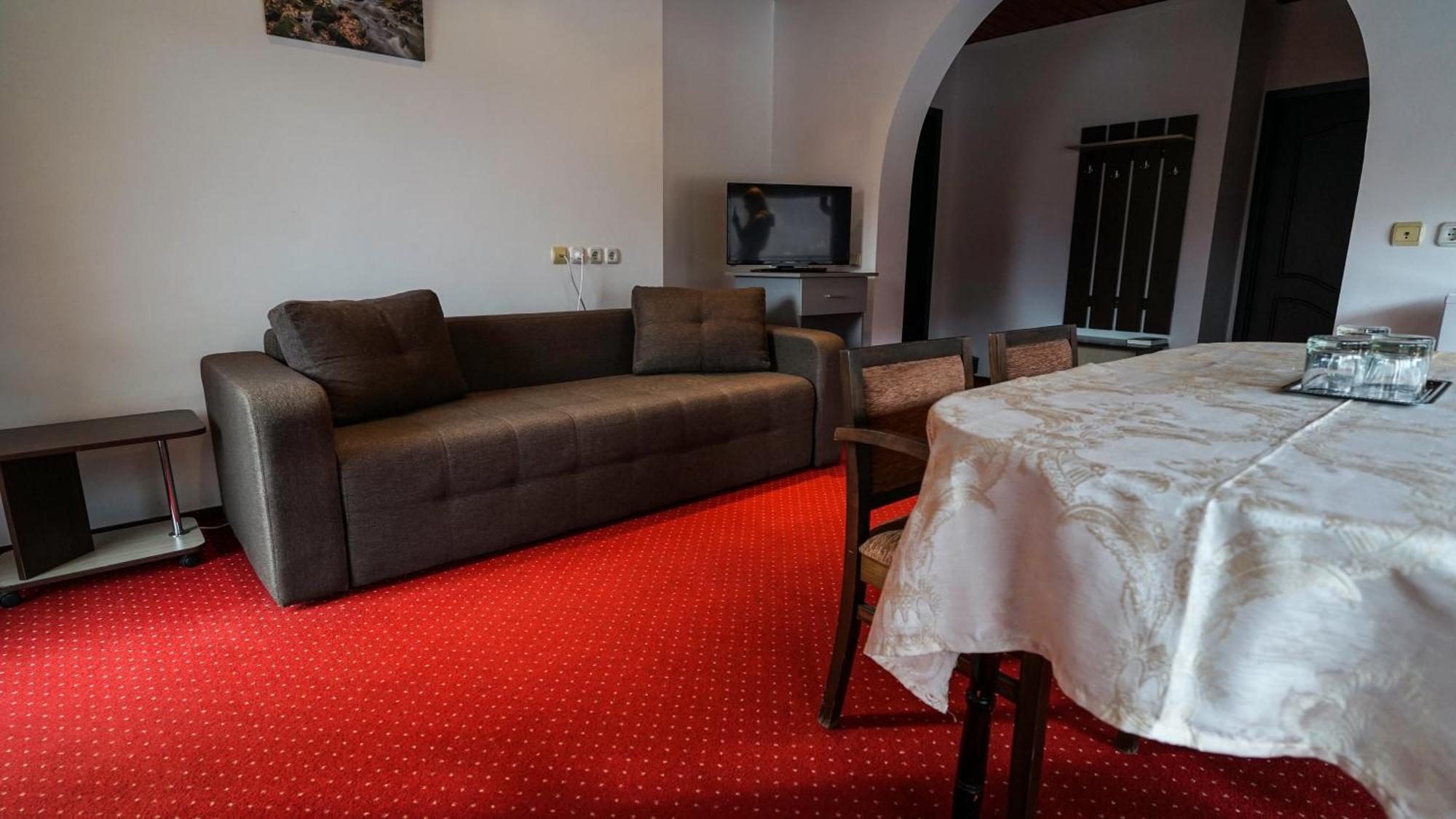 Vila Trandafirul Si Liliacul Hotel Caciulata Ngoại thất bức ảnh
