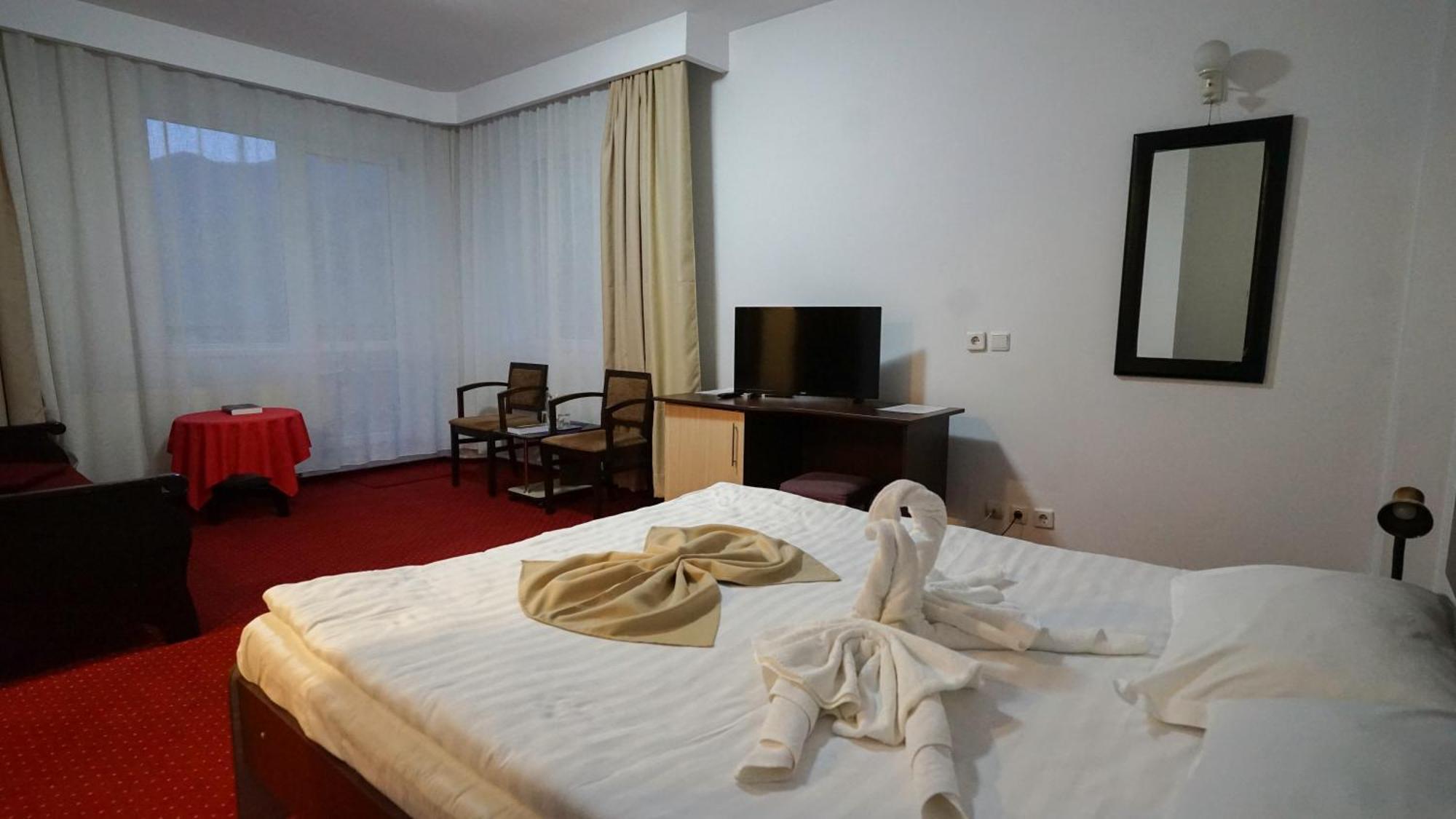 Vila Trandafirul Si Liliacul Hotel Caciulata Ngoại thất bức ảnh