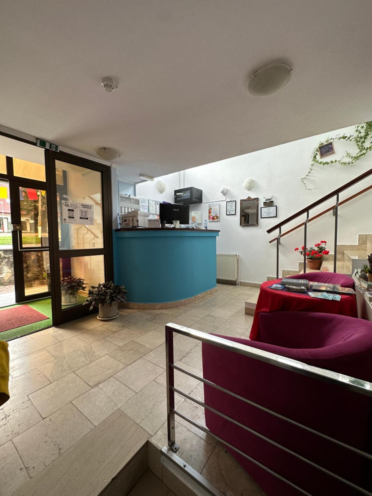 Vila Trandafirul Si Liliacul Hotel Caciulata Ngoại thất bức ảnh