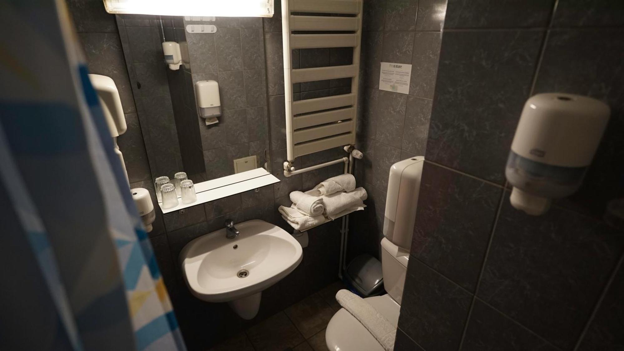 Vila Trandafirul Si Liliacul Hotel Caciulata Ngoại thất bức ảnh