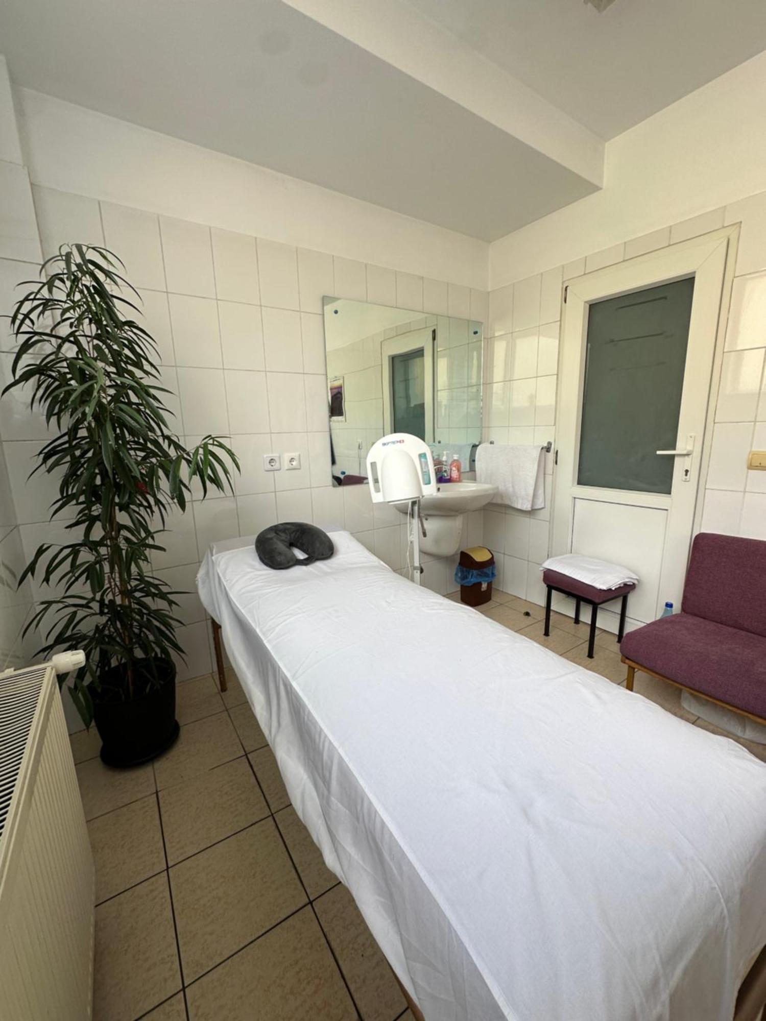 Vila Trandafirul Si Liliacul Hotel Caciulata Ngoại thất bức ảnh